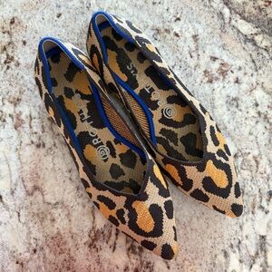 Women’s Rothy’s The Point in Big Cat Animal Print Size 7